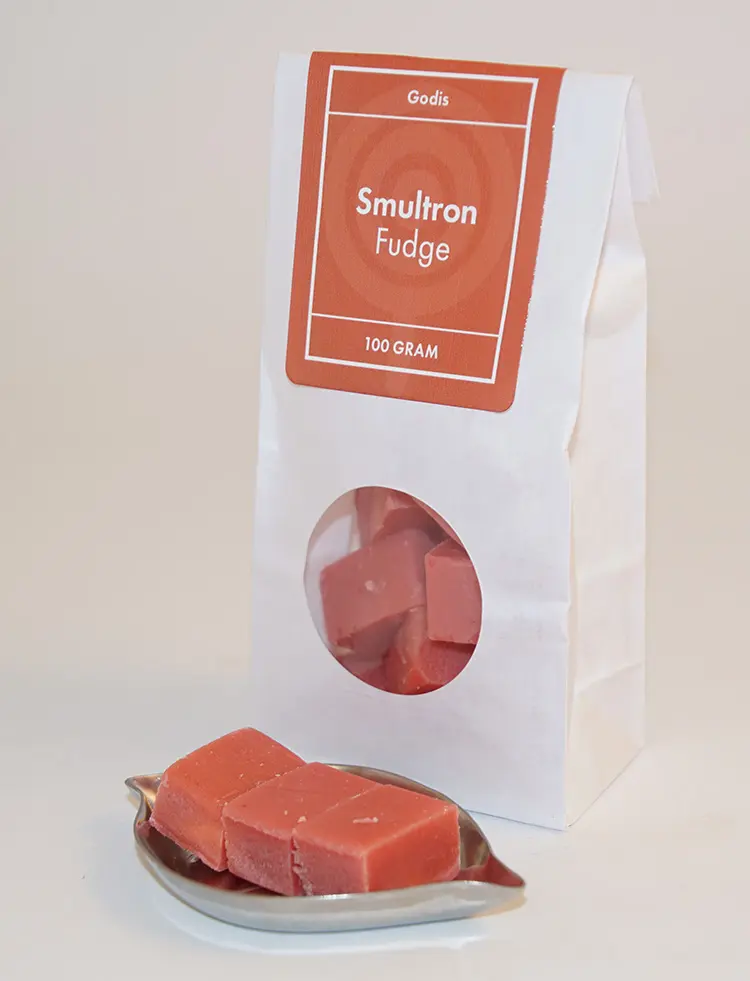 Smultronfudge kolafabriken vit påse med fönster 100g