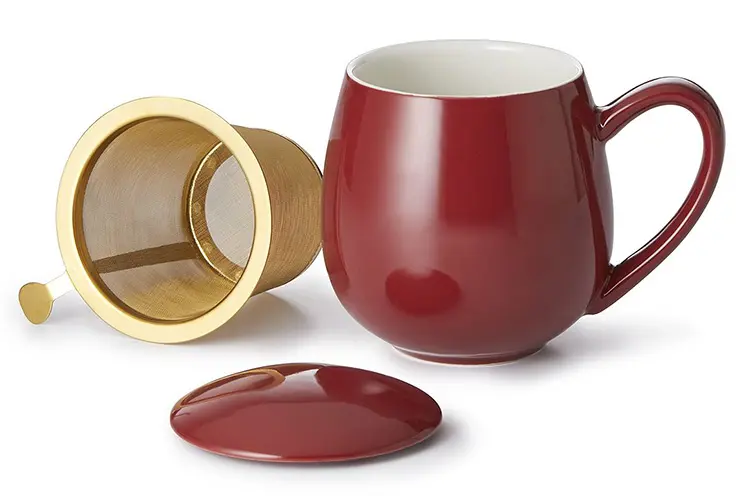 Mug Bordeaux with gold-coloured infuser strainer and lid
