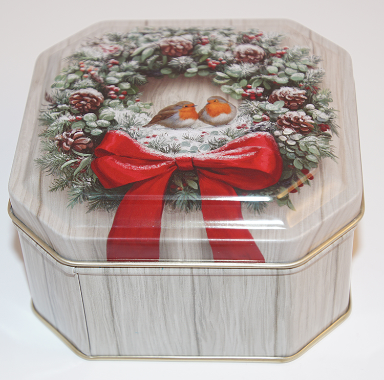 Birds in wreath jar
