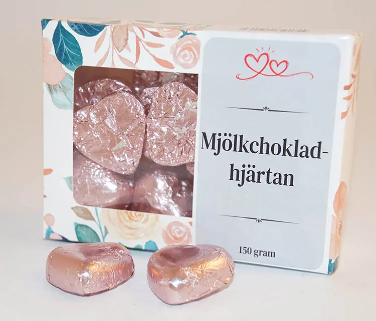 Milk chocolate hearts with pink paper in box A
