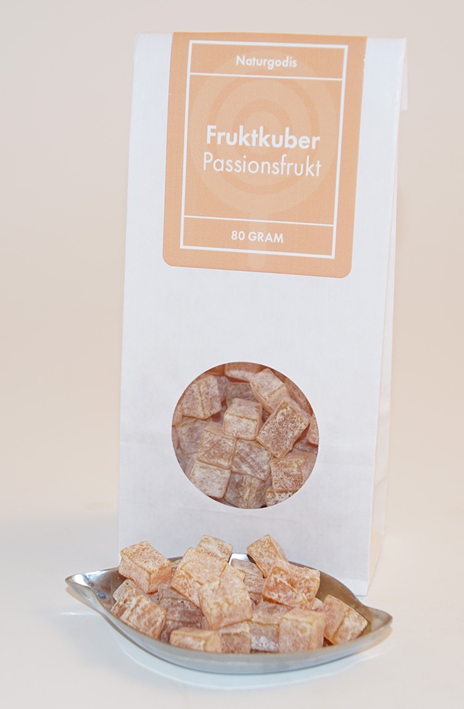 Fruit cubes Passion fruit flavour in white bags with window 80g
