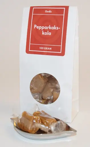[L9605] Pepparkakskola kolafabriken vit påse med fönster 100g