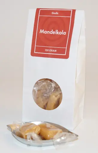 [L9603] Mandelkola kolafabriken vit påse med fönster 100g